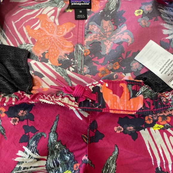 Patagonia Barely Baggies 2.5” - Picture 3 of 8